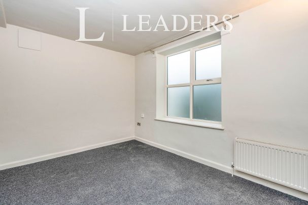 3 bedroom apartment to rent Titchfield Lane - Photo 1