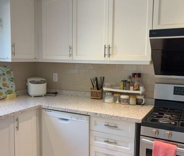 For Lease - 3153 Colonial Drive Unit# Bedroom C with Ensuite, Missi... - Photo 2