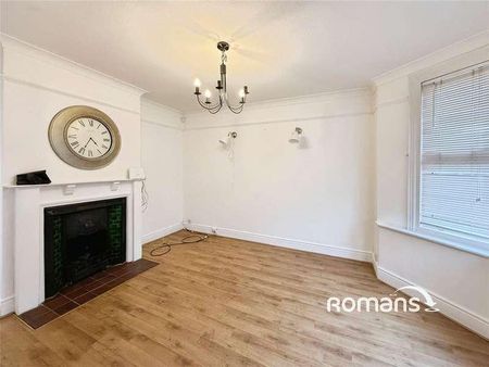 West Wycombe Road, High Wycombe, HP12 - Photo 2