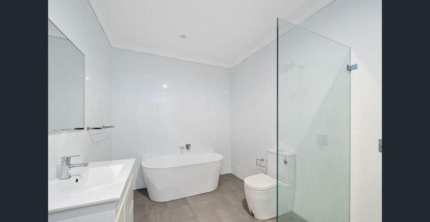 SECLUDED STYLE WITH PRIME FIVE DOCK CONVENIENCE! - Photo 1