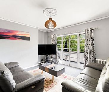 2 bedroom flat to rent - Photo 2