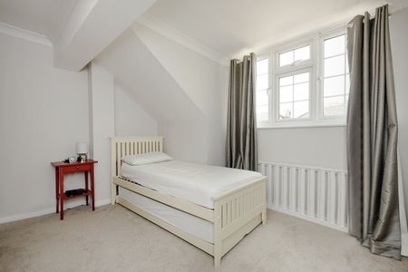 4 bedroom detached house to rent - Photo 3