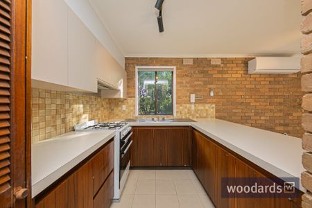 “Stylishly Updated Top-Floor Apartment in the Heart of Kew” - Photo 3
