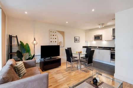 1 Bed Flat, Great Suffolk Street, SE1 - Photo 2