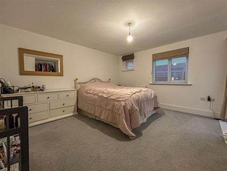 4 Bedroom House - Detached - Photo 4