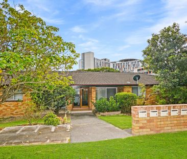 CONVENIENTLY LOCATED TWO BEDROOM VILLA - Photo 2