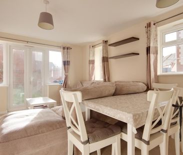 4 bedroom end of terrace house to rent - Photo 2