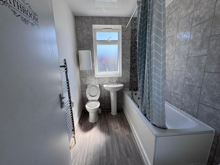 4 bedroom terraced house to rent - Photo 5