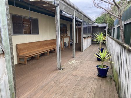 Otaki - 3 Bedrooms - Photo 3