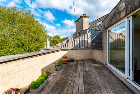 Duplex dakappartement met 3 slaapkamers en zonnig terras in Boechout - Photo 2