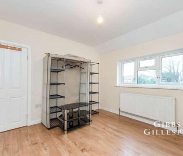 Hampshire Avenue, Slough, Berkshire, SL1 - Photo 2