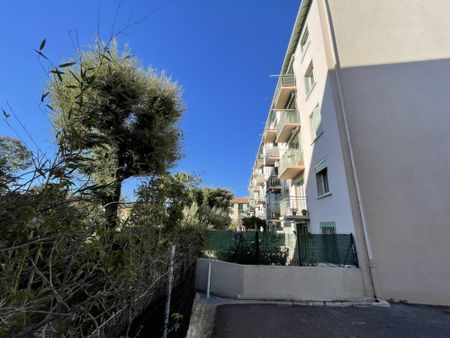 A Louer Appartement 3 / 4 avec 2 chambres de 60 m2 rénové avec balcon vue dégagée proche du parc de la Moline 13012 Marseille - Photo 5