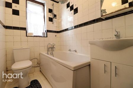 2 bedroom semi-detached house to rent - Photo 5