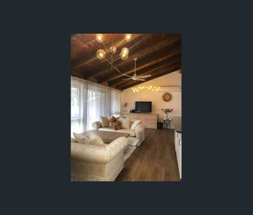 Renovated 3 Bedroom House in Helensvale - Photo 2