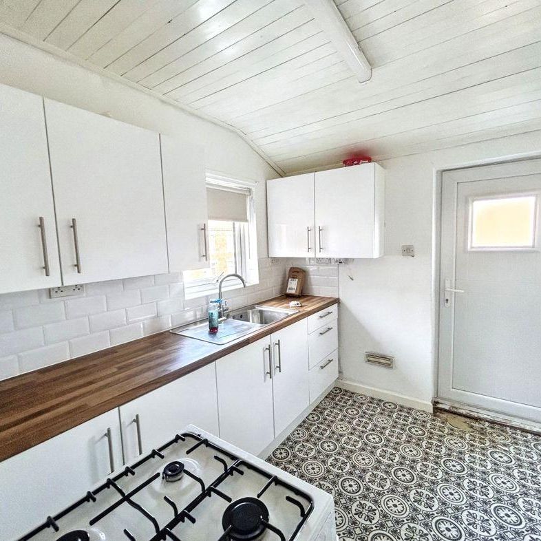 2 bed upper flat to rent in NE24 - Photo 1