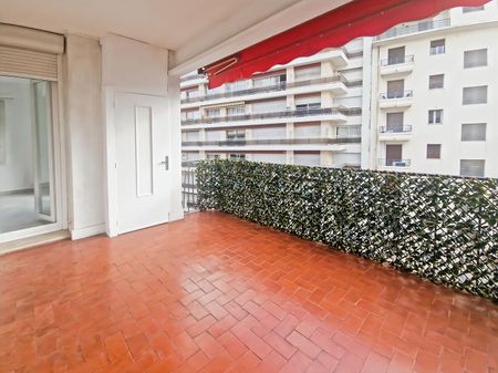 Location appartement 3 pièces, 77.34m², Cannes - Photo 4