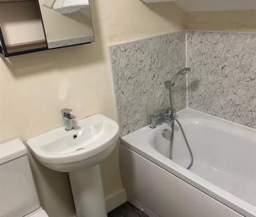 3 bedroom apartment to rent - Photo 5