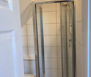 Fantastic Double Ensuite- Ewell Village, Professional Houseshare ! - Photo 5