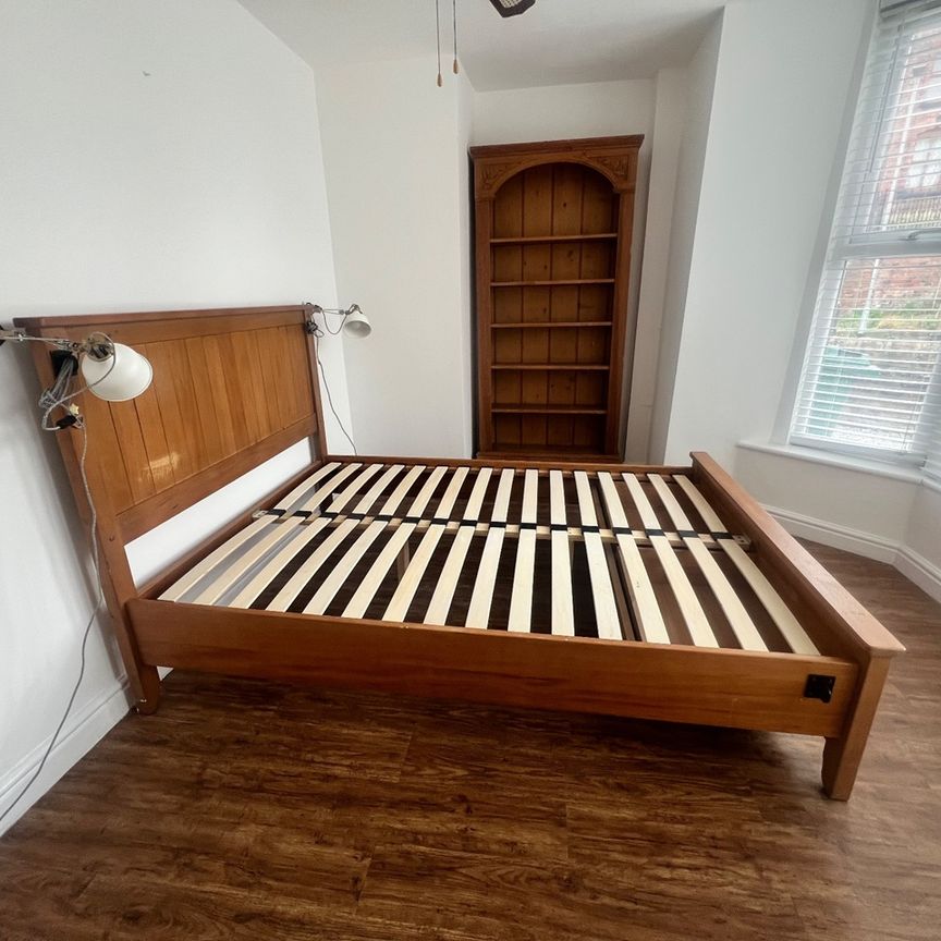 2 Bed Flat, Woodhouse Hill Road, LS10 - Photo 1