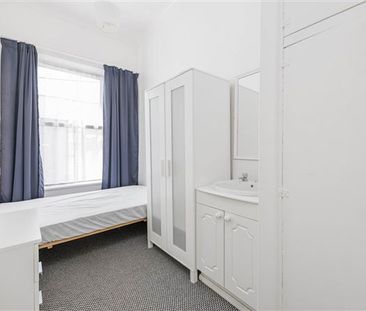 The Upstairs Apartment (Apt 3), 11 Enniskerry Road, Dublin 7, Count... - Photo 6