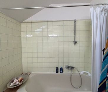 Helle 2-Raum Dachgeschosswohnung mit Parkplatz in Sankt Georgen an ... - Foto 3