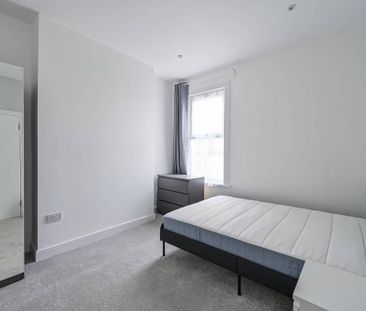 3 bedroom flat to rent - Photo 5