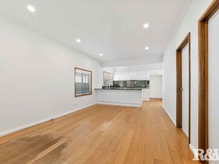 LARGE FAMILY HOME CLOSE TO WOY WOY TOWN CENTRE! - Photo 2