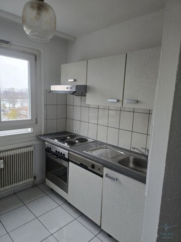 Gemütliche 2-Zimmer-Wohnung mit geschlossener Loggia und Blick auf die Donau - Handelskai - Photo 2