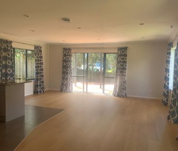 Modern Family Home - Photo 4