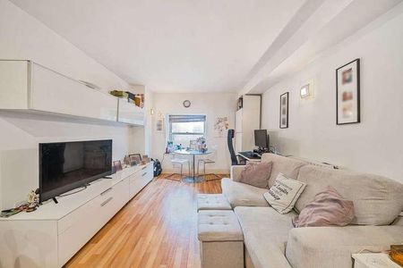 Cadogan Road, Woolwich, SE18 - Photo 2