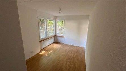 Helle 4.5-Zimmer-Wohnung im Erdgeschoss mit Gartensitzplatz - Photo 1