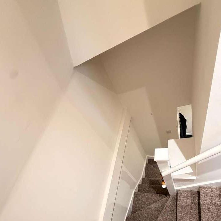 Bell Hill, Rothwell, NN14 - Photo 1