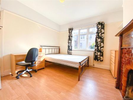 6 bedroom semi-detached house to rent - Photo 3