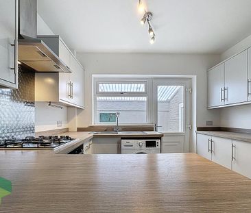 4 bedroom semi-detached bungalow to rent - Photo 3