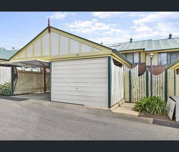 Charming 2-Bedroom Unit in a Highly Sought-After Central Location - Photo 4