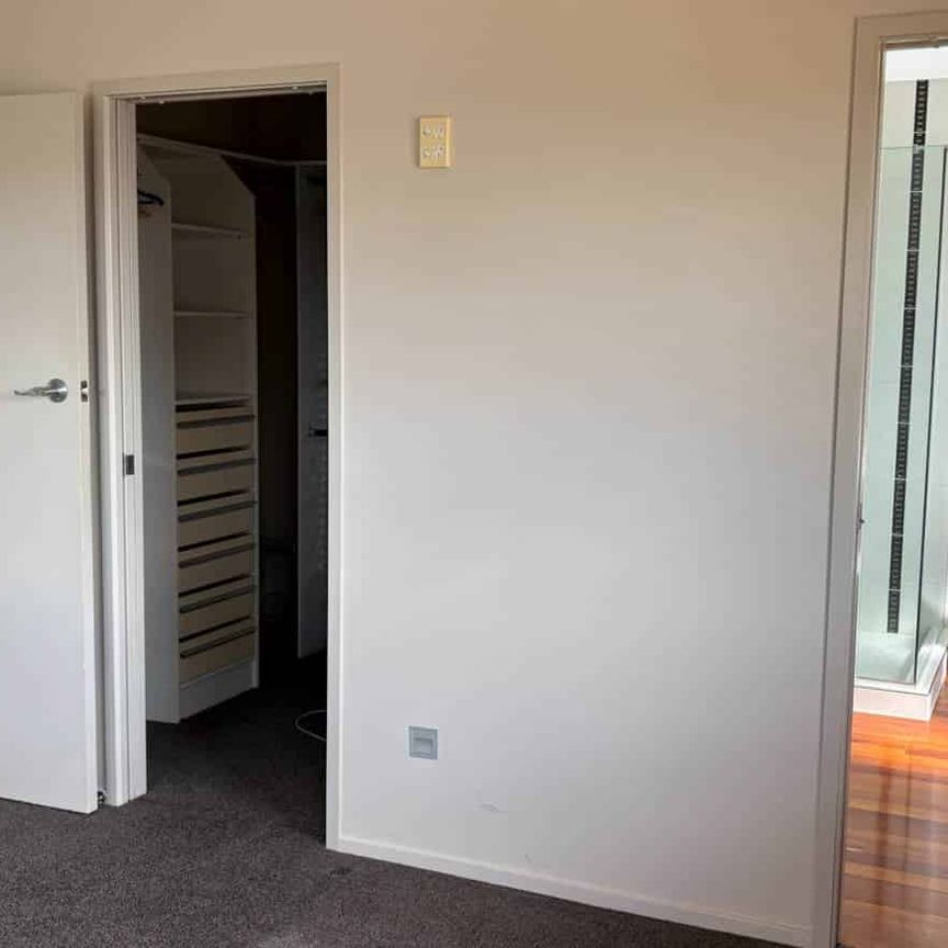 Short-Term Opportunity! Spacious 4-Bed Home in... - Photo 1