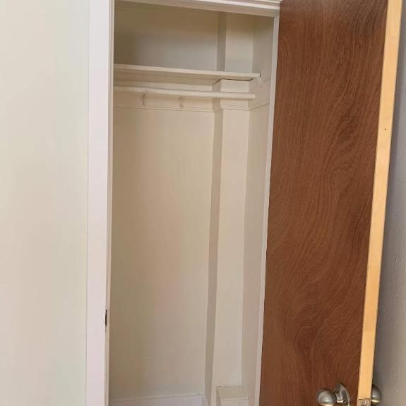 Superbe 4 ½ rénové avec grandes fenêtres - Photo 1