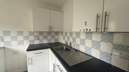 2 bedroom flat to rent - Photo 4
