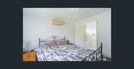 Beautiful Large Lowset brick Home - Photo 4