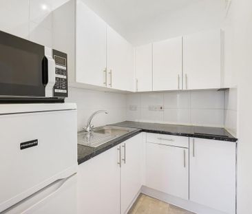 Studio to rent - Photo 2