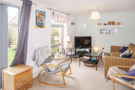 2 Bed Terraced House, Nazareth Road, NG7 - Photo 2