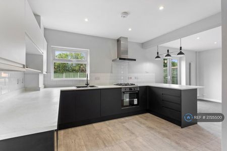 3 bedroom semi-detached house to rent - Photo 3