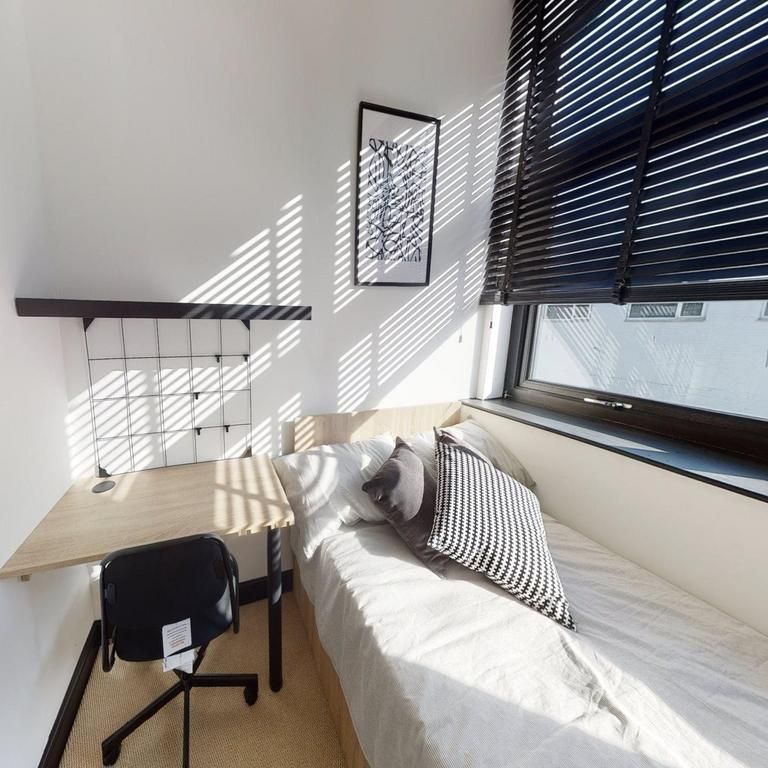 1 bedroom in a house share to rent - Photo 1