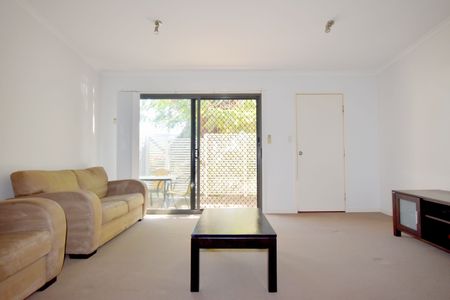 :: NEAT AND TIDY SELF CONTAINED UNIT CLOSE TO CBD - Photo 5