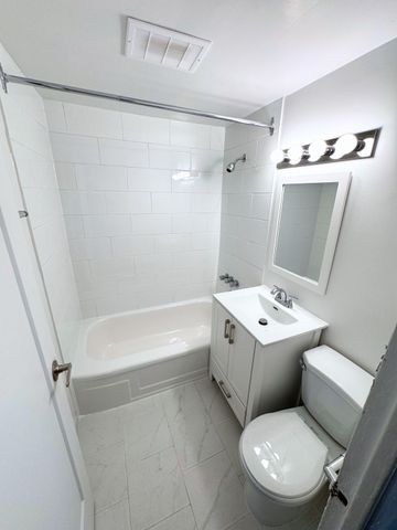 3.5 Available NOW – 175 Sherbrooke O - Photo 4