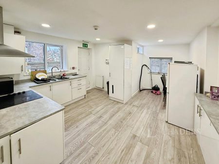 1 bedroom in a house share to rent - Photo 4