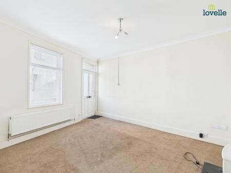 2 bedroom Terraced House To Let - Photo 3