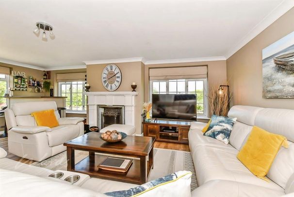 6 bedroom detached house to rent - Photo 1