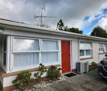 Tidy sunny two bedroom unit - Photo 2