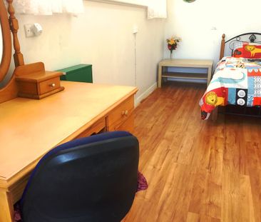 5-bedroom shared house / townhouse, hOUNSLOW AVE COWANDILLA - Photo 2